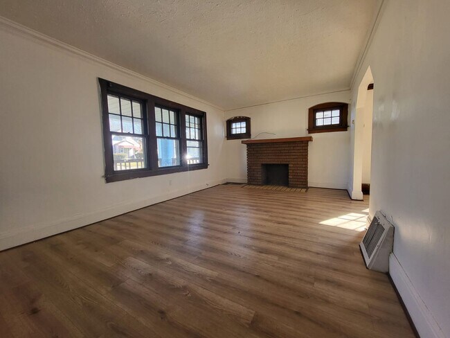 Foto del edificio - 958 Mercer Ave