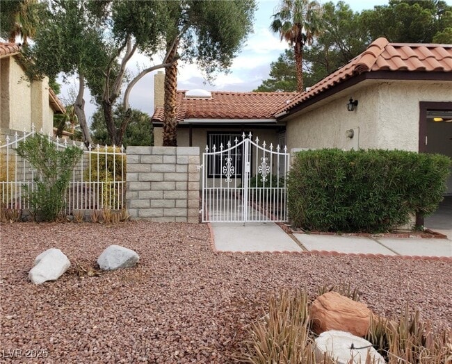 Building Photo - 2524 Sidonia Ave