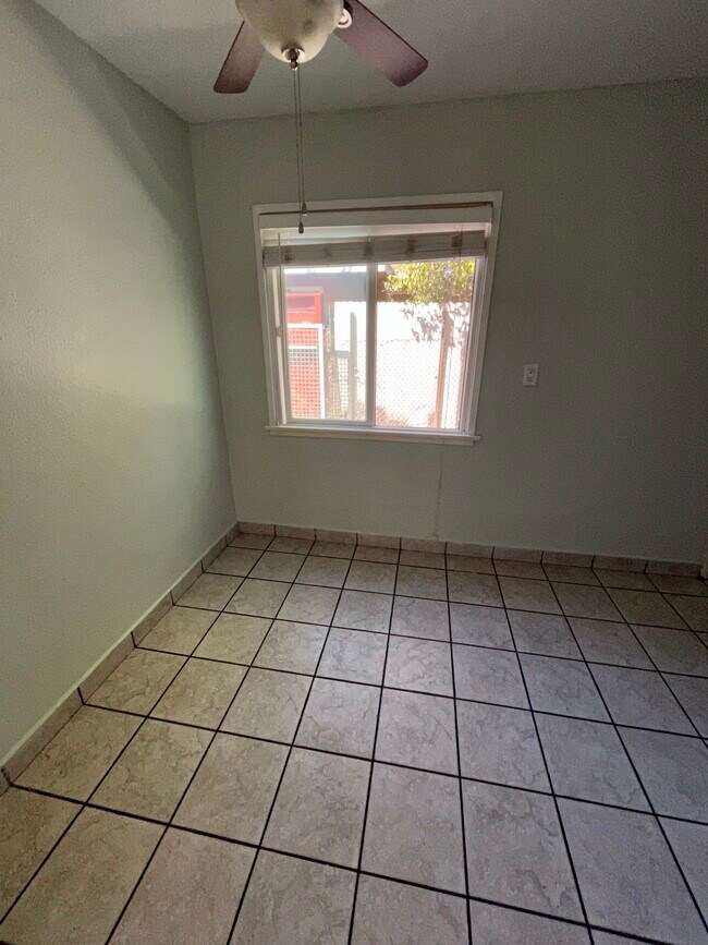 dining area - 222 N Florence St