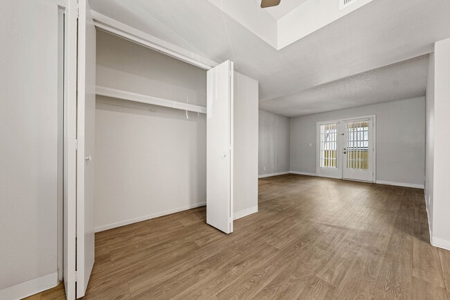 Building Photo - Villatree Apartments