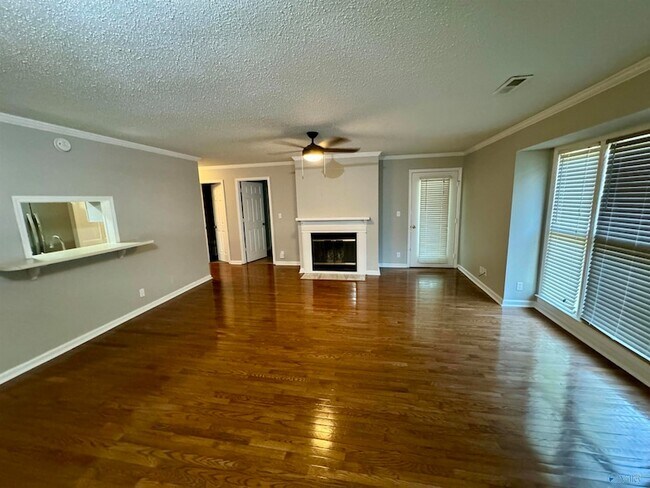 Foto del edificio - 5051-5057 7 Pine Cir