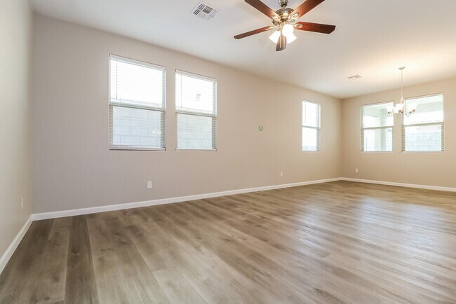 Foto del edificio - 1167 N 163rd Dr