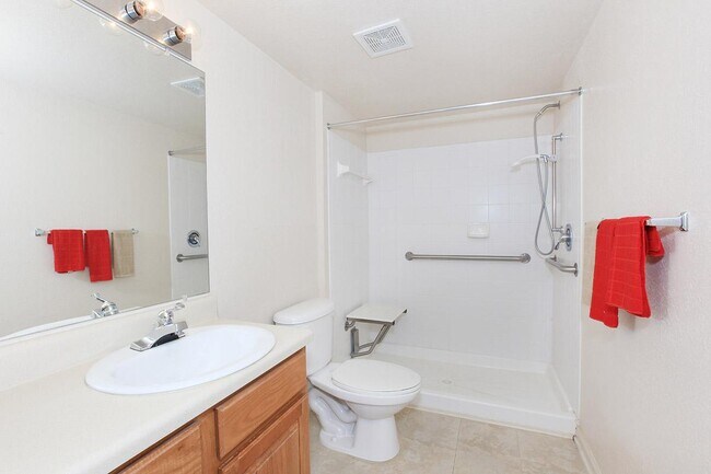 Foto del edificio - Meetinghouse at Collins Cove Senior Apartment
