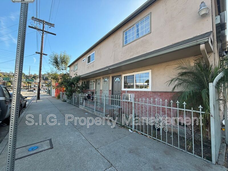 Foto principal - 3817 1/2 Verdugo Rd