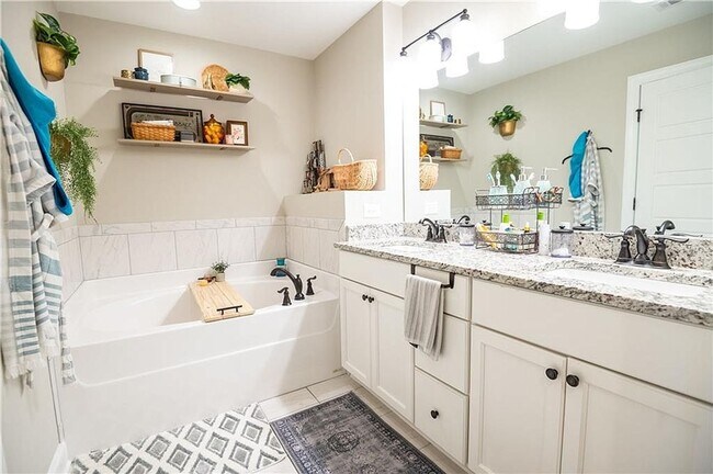 Building Photo - Modern 3-Bedroom Townhome with Private Bac...