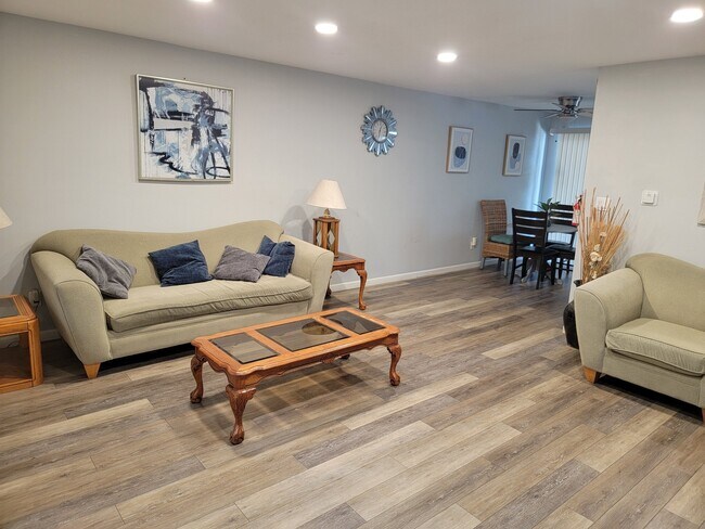 Foto del edificio - 1047 Coldwell Ave