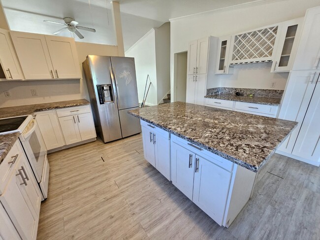 Building Photo - Spacious 8-Bedroom Family Home with Permit...