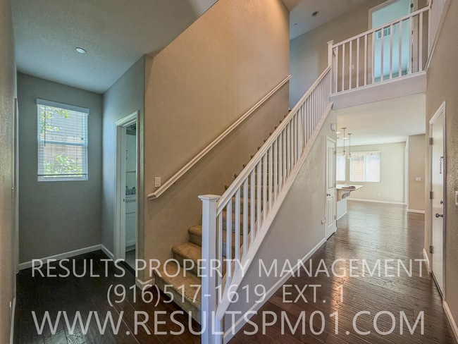 Building Photo - 1041 Bridlewood Dr