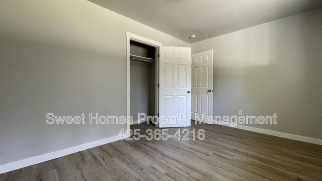 Building Photo - 6113 Beverly Ln