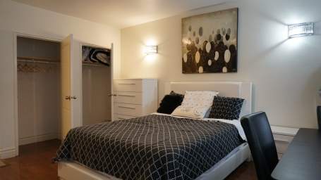 Living Area - 710 Spadina Av