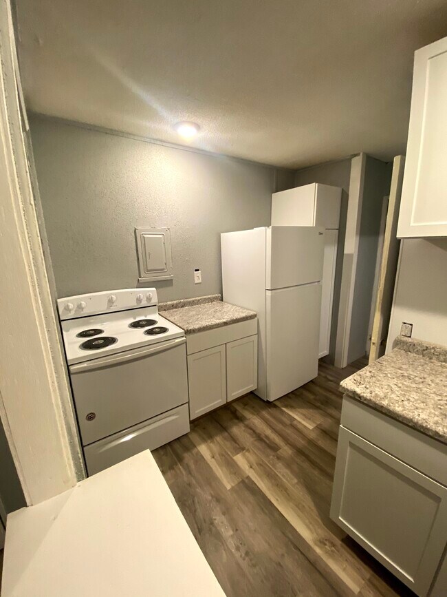 Kitchen - 1100 N Elm St