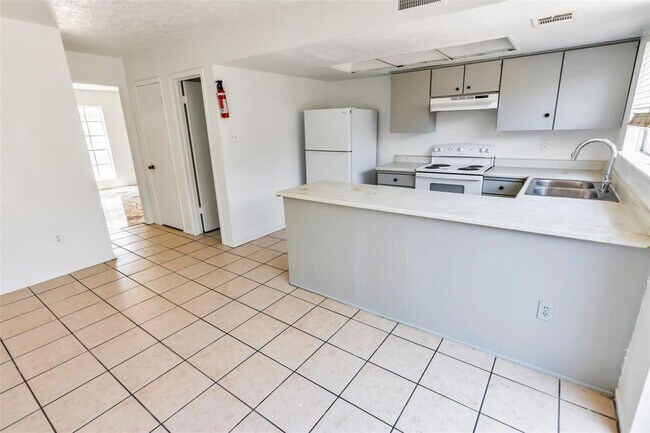 Building Photo - 120 Goodson Dr