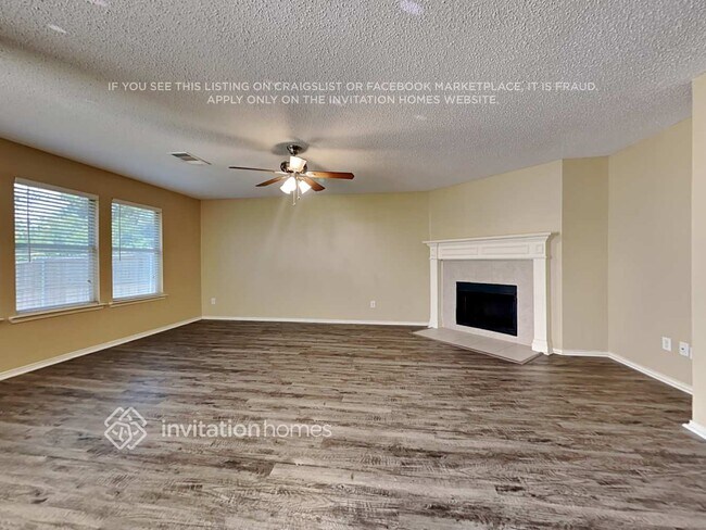 Foto del edificio - 3312 Silver Creek Dr