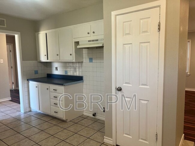 Building Photo - 4805 42nd St