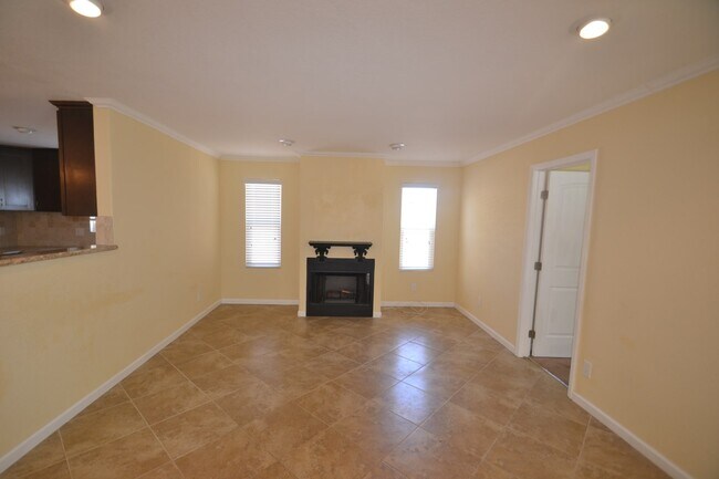 Building Photo - 2135 Torrance St