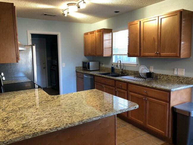 Building Photo - Updated 3 Bedroom near Hurlburt Field