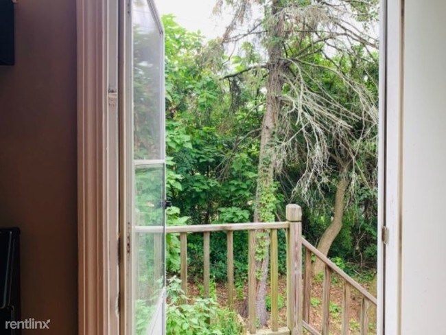Building Photo - 1 br, 1 bath Apartment - 73 Riverview St