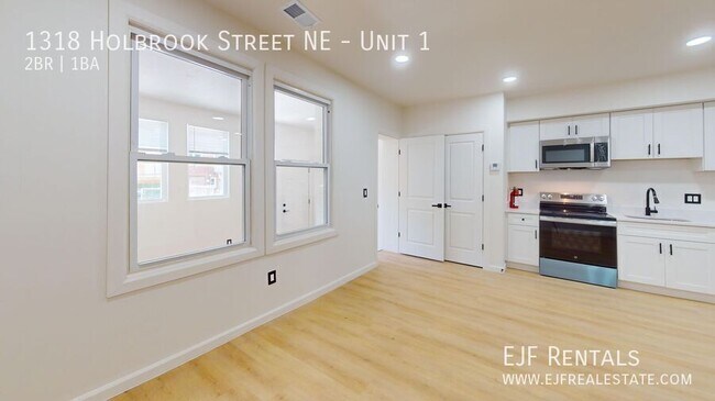 Foto del edificio - 1318 Holbrook St NE