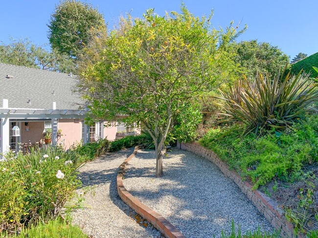 Building Photo - Beautiful 3 bed 1 bath house
