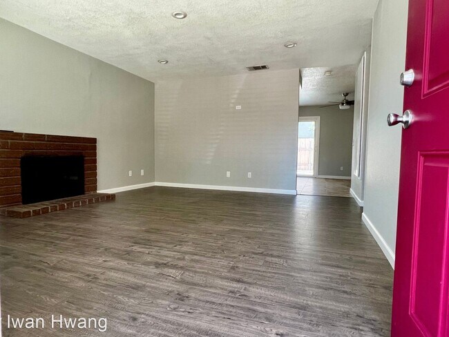 Building Photo - 4 br, 2 bath House - 8622 Oak Drive