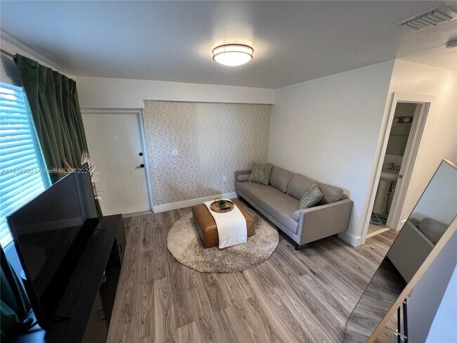 Foto del edificio - 2117 NW 43rd St