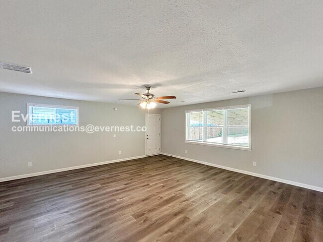 Building Photo - 835 Margo Ln