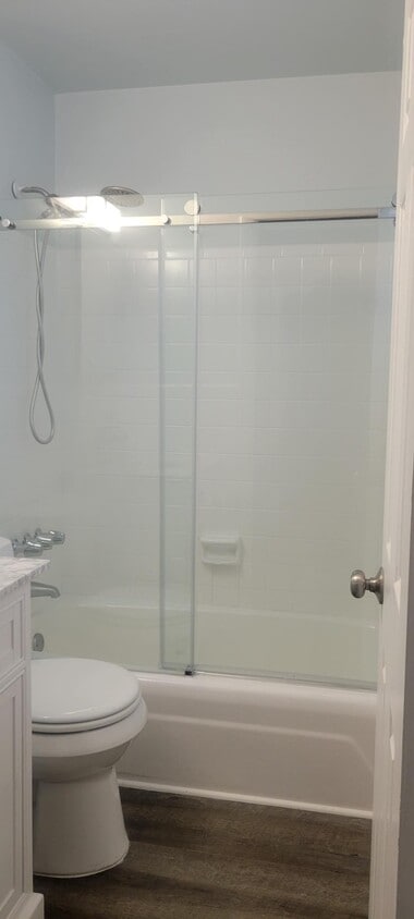 Shower Doors - 1107 N 26th Ave