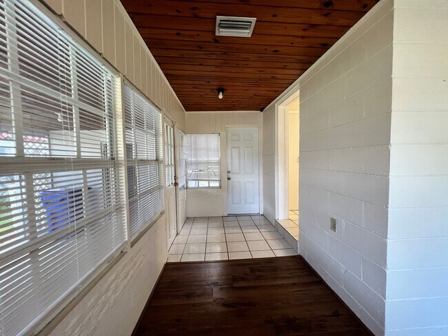 Foto del edificio - 1009 Clearview Ave