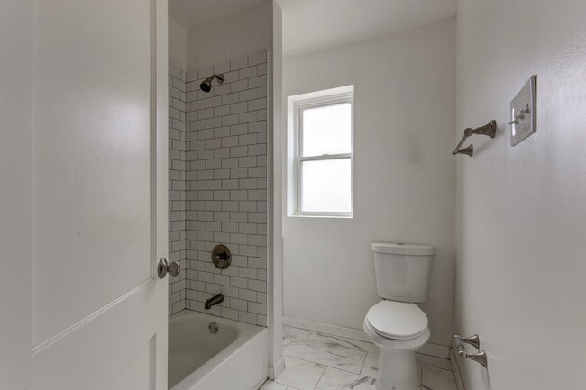 Building Photo - 4019 Dover Pl