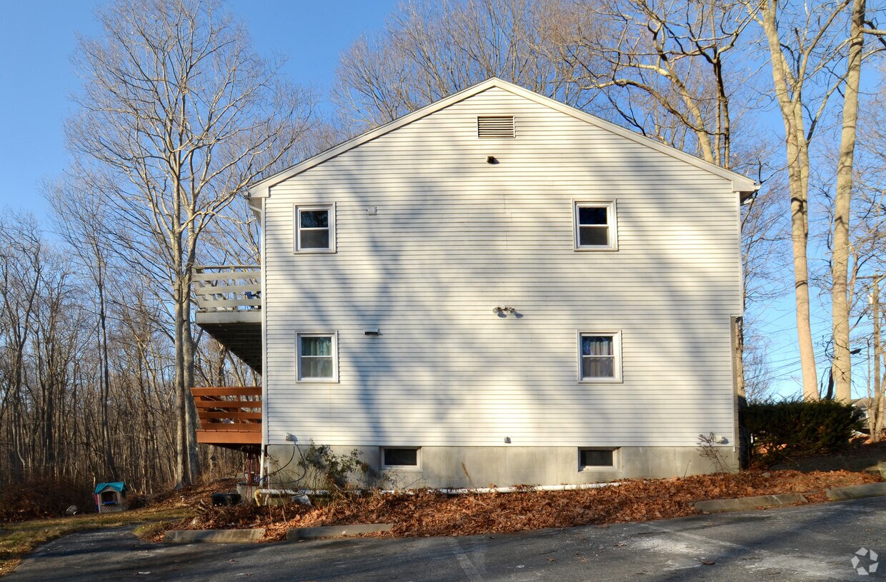 Foto del edificio - 405 Noank Ledyard Rd