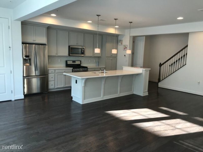 Building Photo - 2 br, 2.5 bath Condo - 806 Mayer Pl