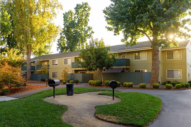 Building Photo - American River Commons