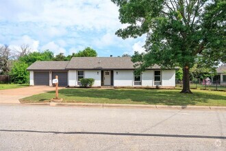 Building Photo - 205 Sioux Trail