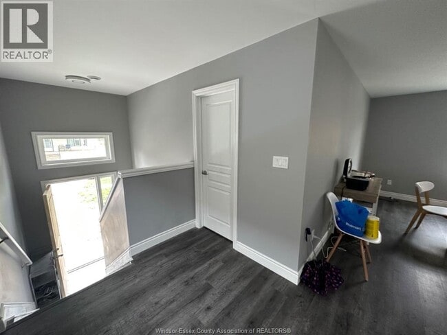 Building Photo - 495 McEwan Ave