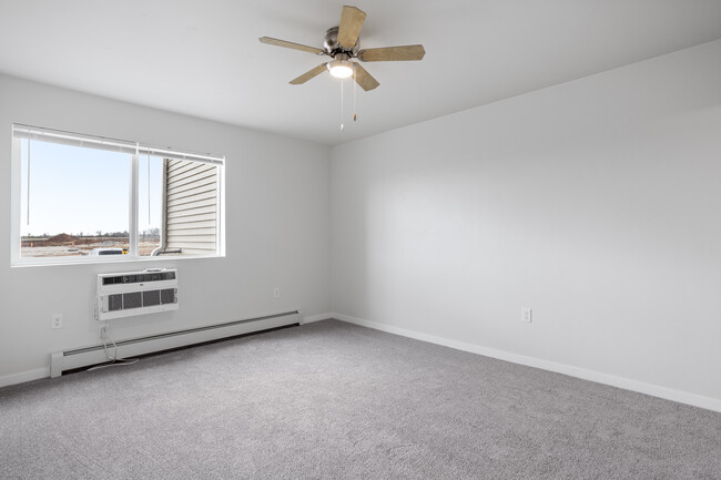 Bedroom - Eagle Heights Apartments
