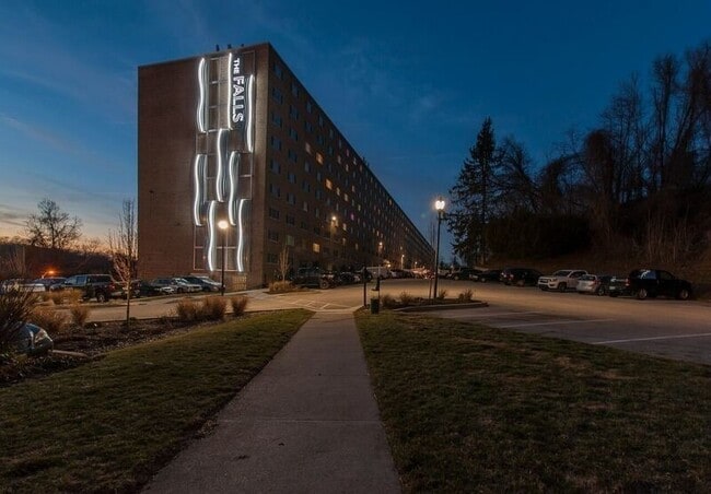 Building Photo - The Falls at Roland Park