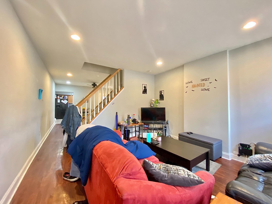 Primary Photo - Upenn & Drexel! A spacious 4 bed/2 bath ho...
