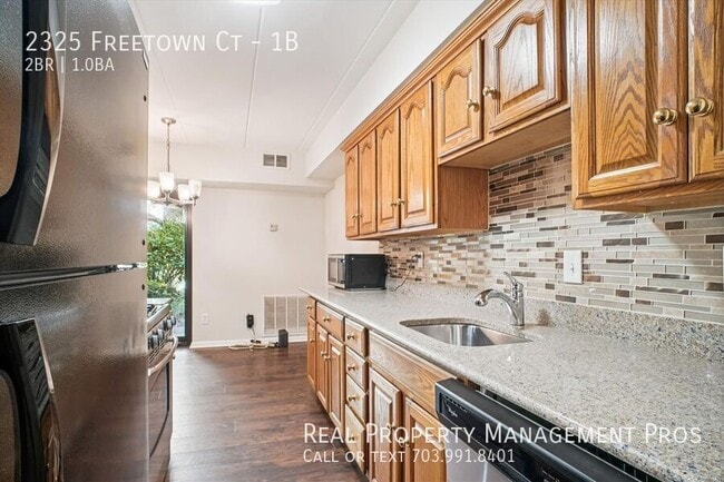 Building Photo - 2325 Freetown Ct