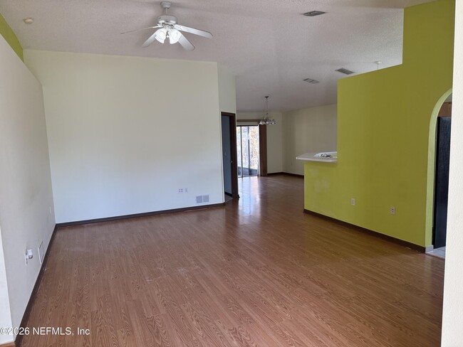 Foto del edificio - 2157 Willesdon Dr W