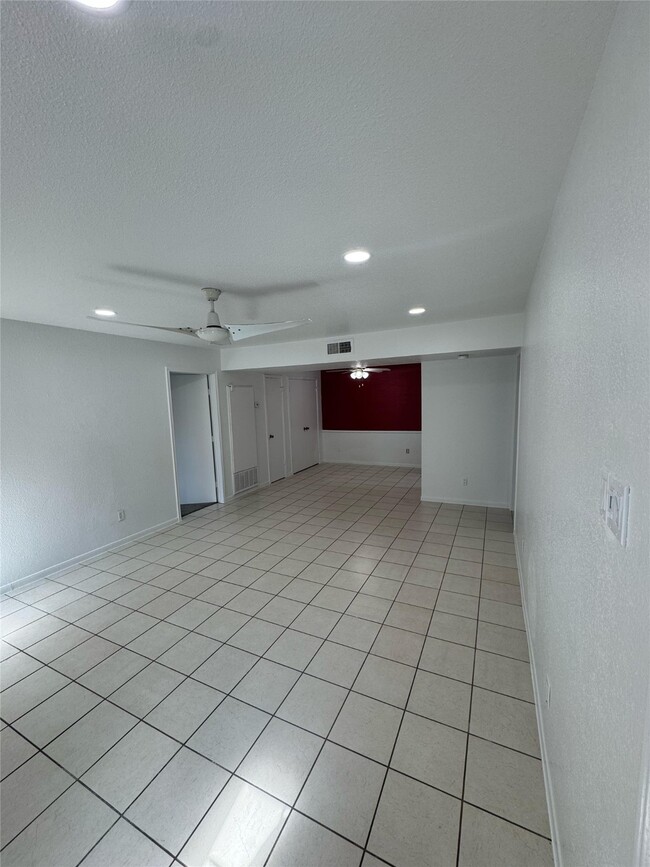 Building Photo - 6606 De Moss Dr