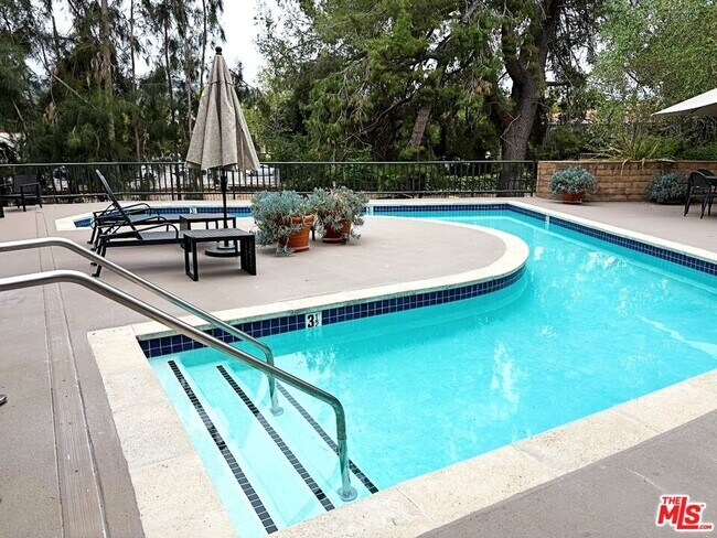 Foto del edificio - 13331 Moorpark St