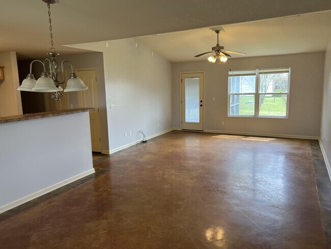 Building Photo - 99 Skylark Ln