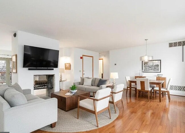 Photo - 1717 Green St Townhome