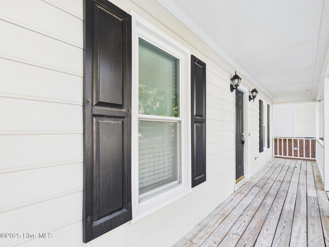 Foto del edificio - 115 Rock Pointe Ln