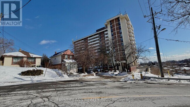 Building Photo - 541 Blackthorn Ave