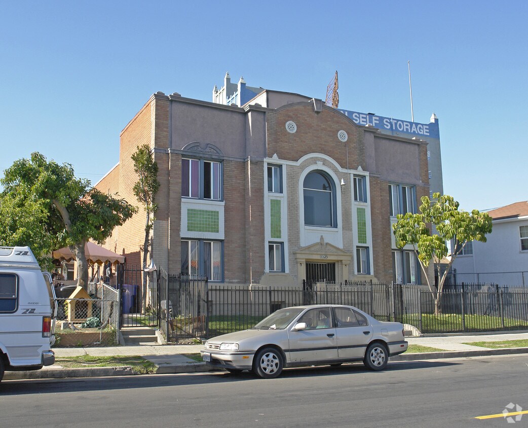 1325 S Bronson Ave, Los Angeles, CA 90019 Apartments in Los Angeles