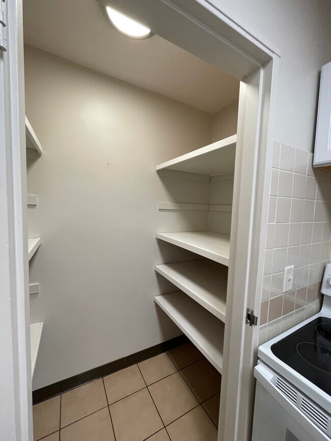 Despensa - 409 University Ave SE