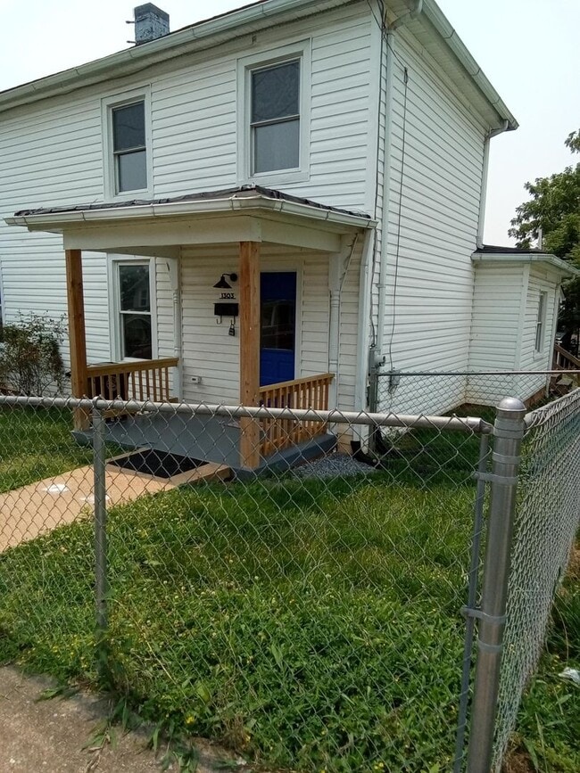 Building Photo - Renovated 2BR, 1 BA SFH