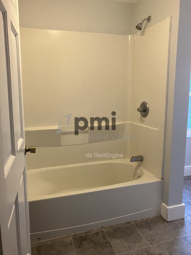 Building Photo - 1035 W Main St