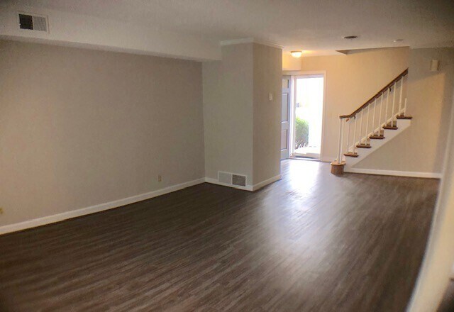 Building Photo - 101-C Westgate Circle-2BR/1.5BA-TOWNHOME!!!